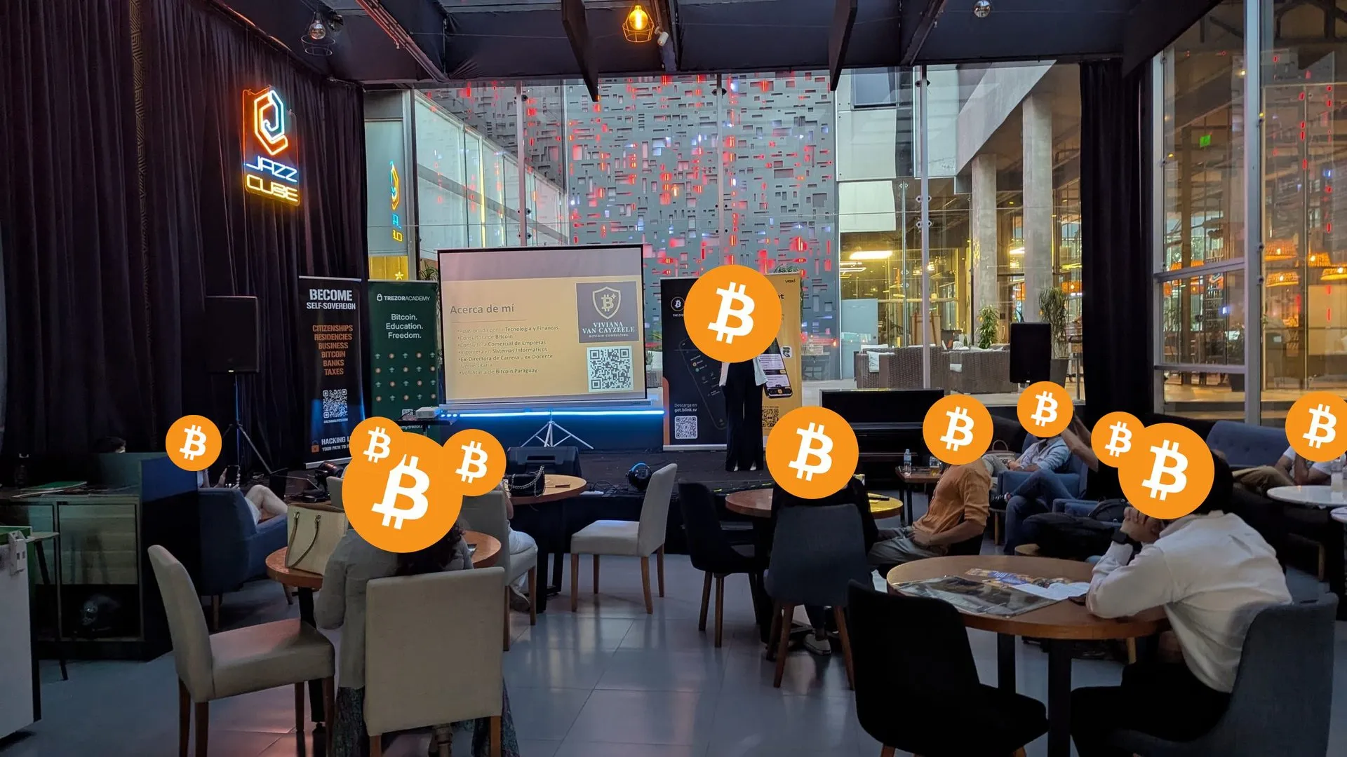 Meetup en Jazz Cube, gente sentada en mesas redondas
